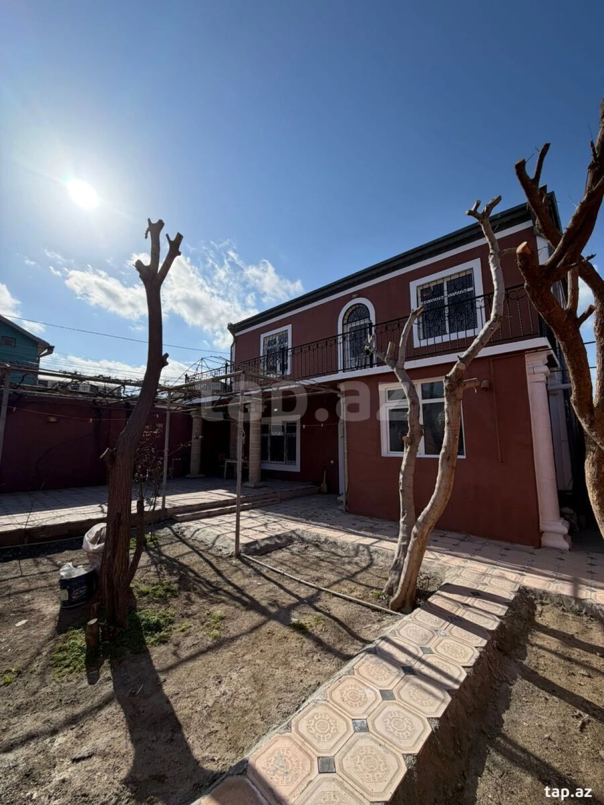 Satılır 7 otaqlı həyət evi