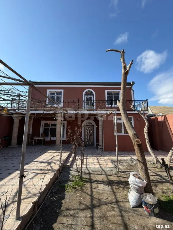 Satılır 7 otaqlı həyət evi