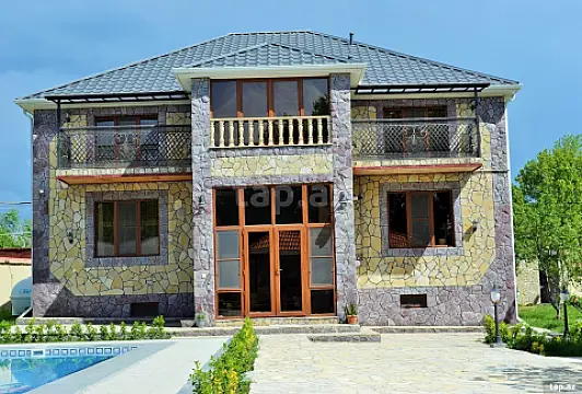 Kirayə verilir 6 otaqlı həyət evi