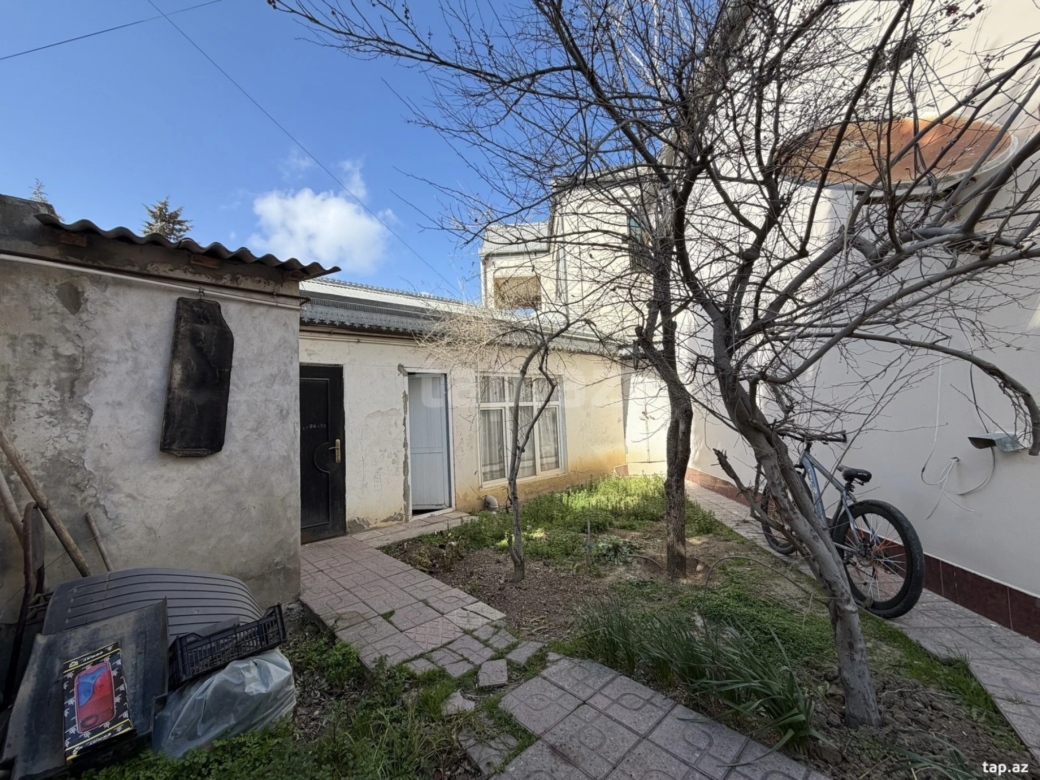 Satılır 5 otaqlı həyət evi