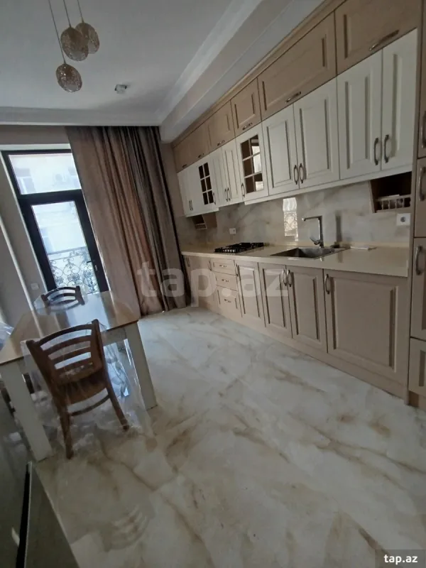Kirayə verilir 3 otaqlı yeni tikili 125 m²