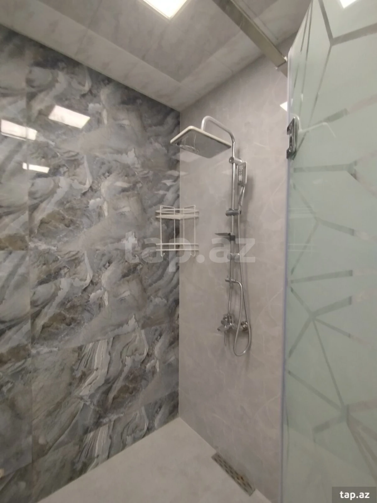 Kirayə verilir 3 otaqlı yeni tikili 125 m²