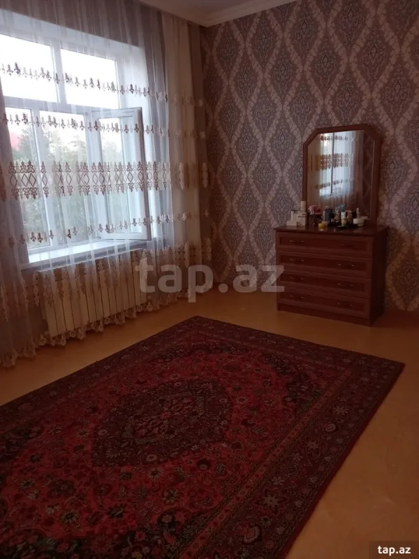 Satılır 4 otaqlı həyət evi