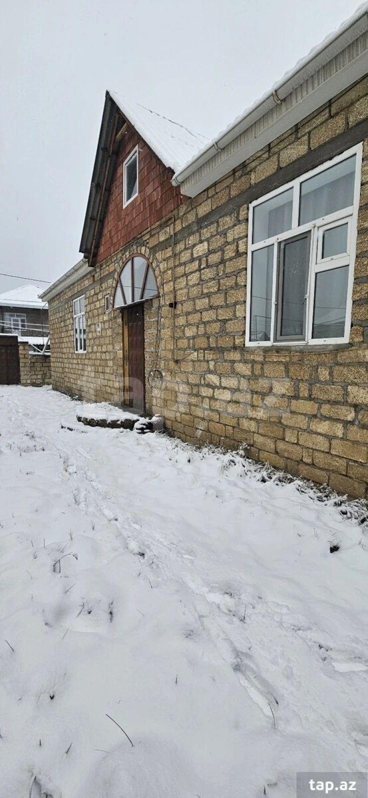 Satılır 4 otaqlı həyət evi