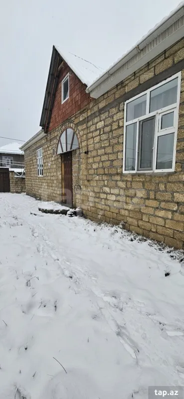 Satılır 4 otaqlı həyət evi