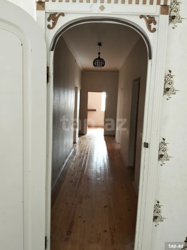 Satılır 6 otaqlı həyət evi