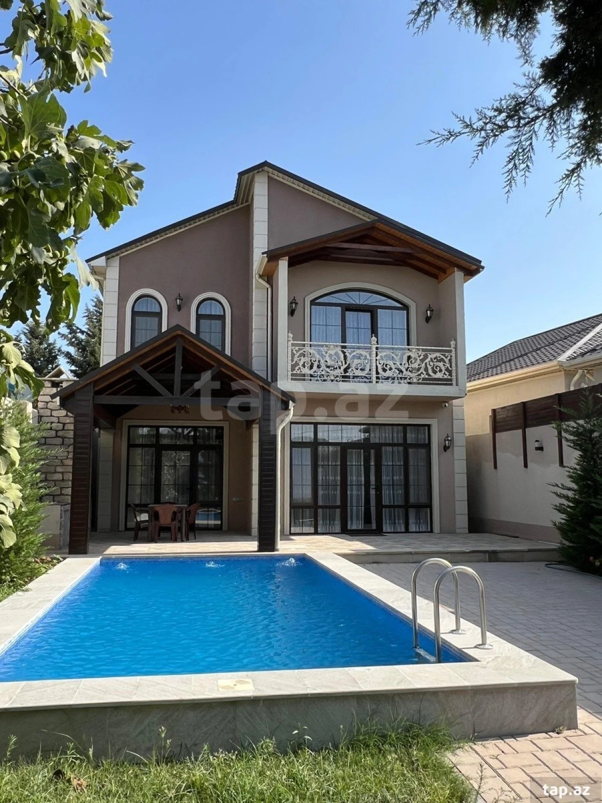 Satılır 4 otaqlı həyət evi