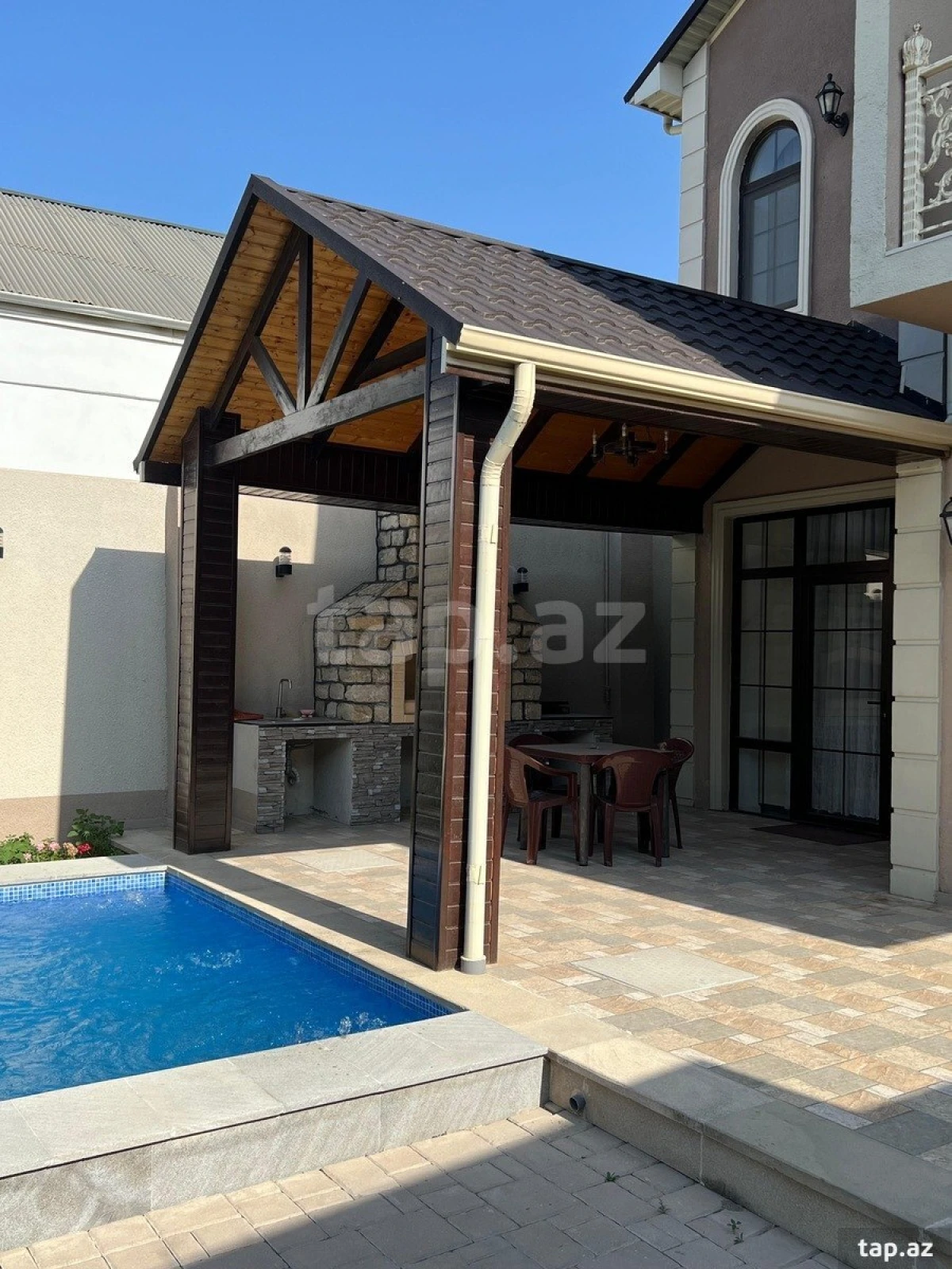 Satılır 4 otaqlı həyət evi