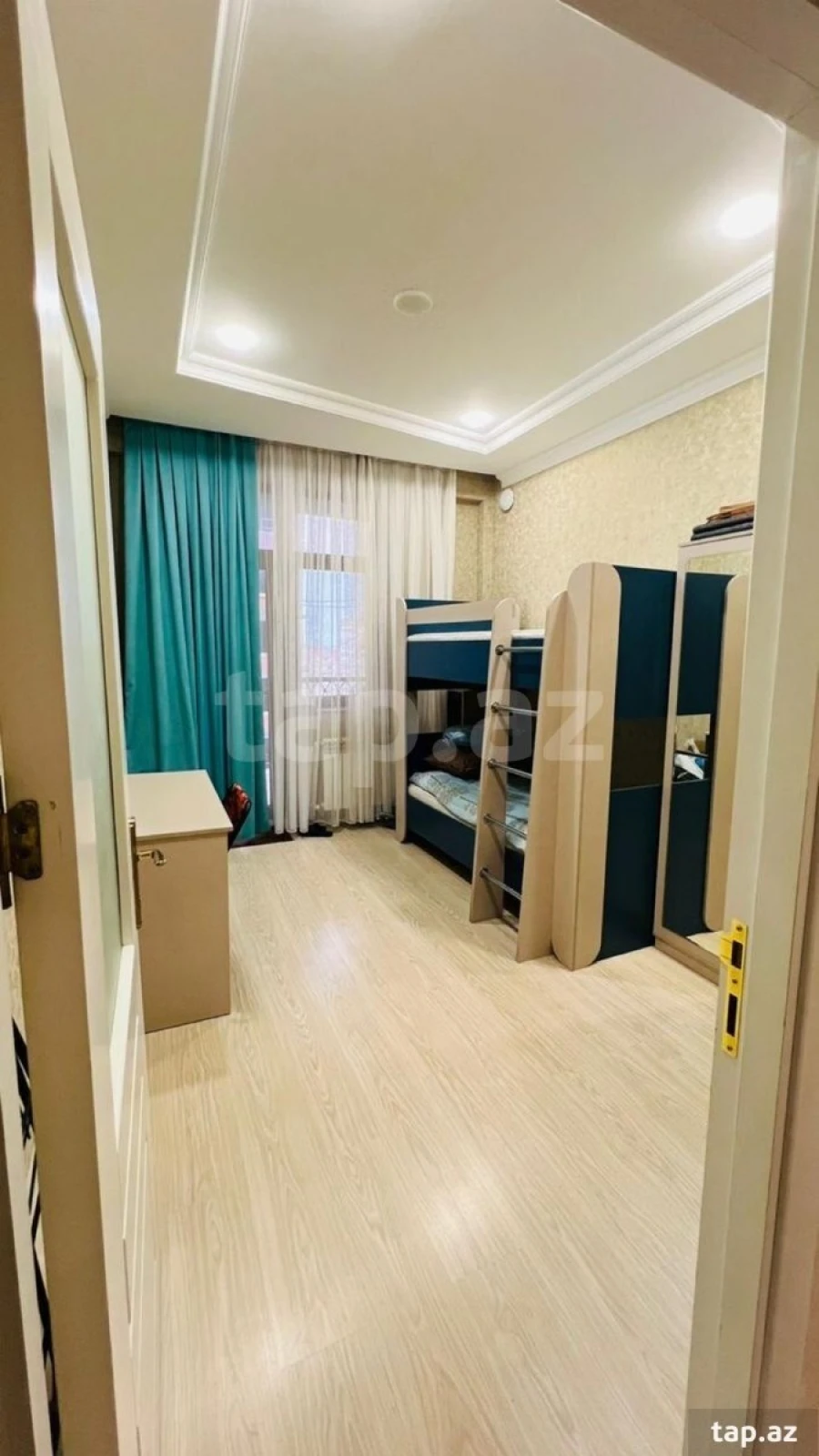 Kirayə verilir 3 otaqlı yeni tikili 130 m²