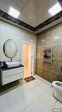 Kirayə verilir 3 otaqlı yeni tikili 130 m²