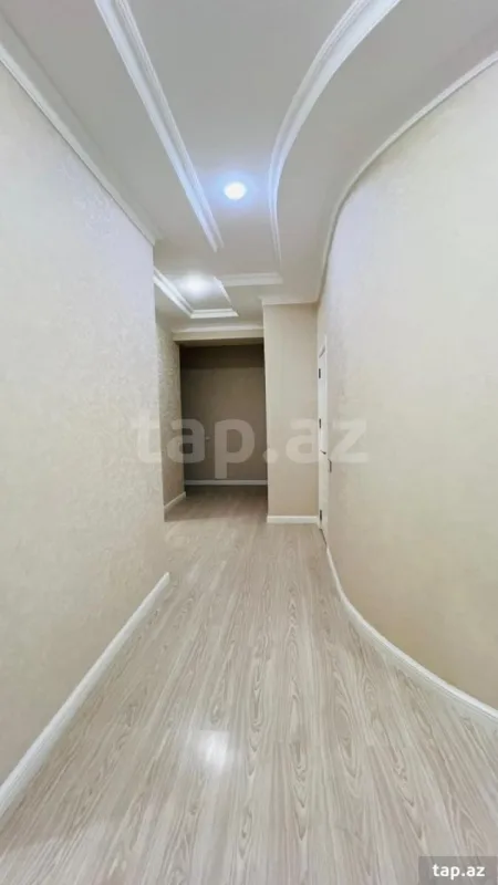 Kirayə verilir 3 otaqlı yeni tikili 130 m²