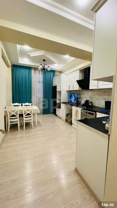 Kirayə verilir 3 otaqlı yeni tikili 130 m²