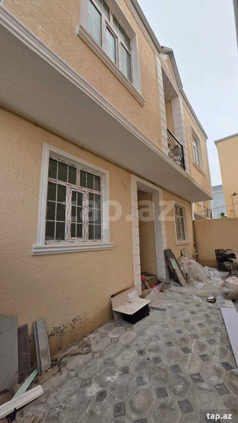 Satılır 4 otaqlı həyət evi