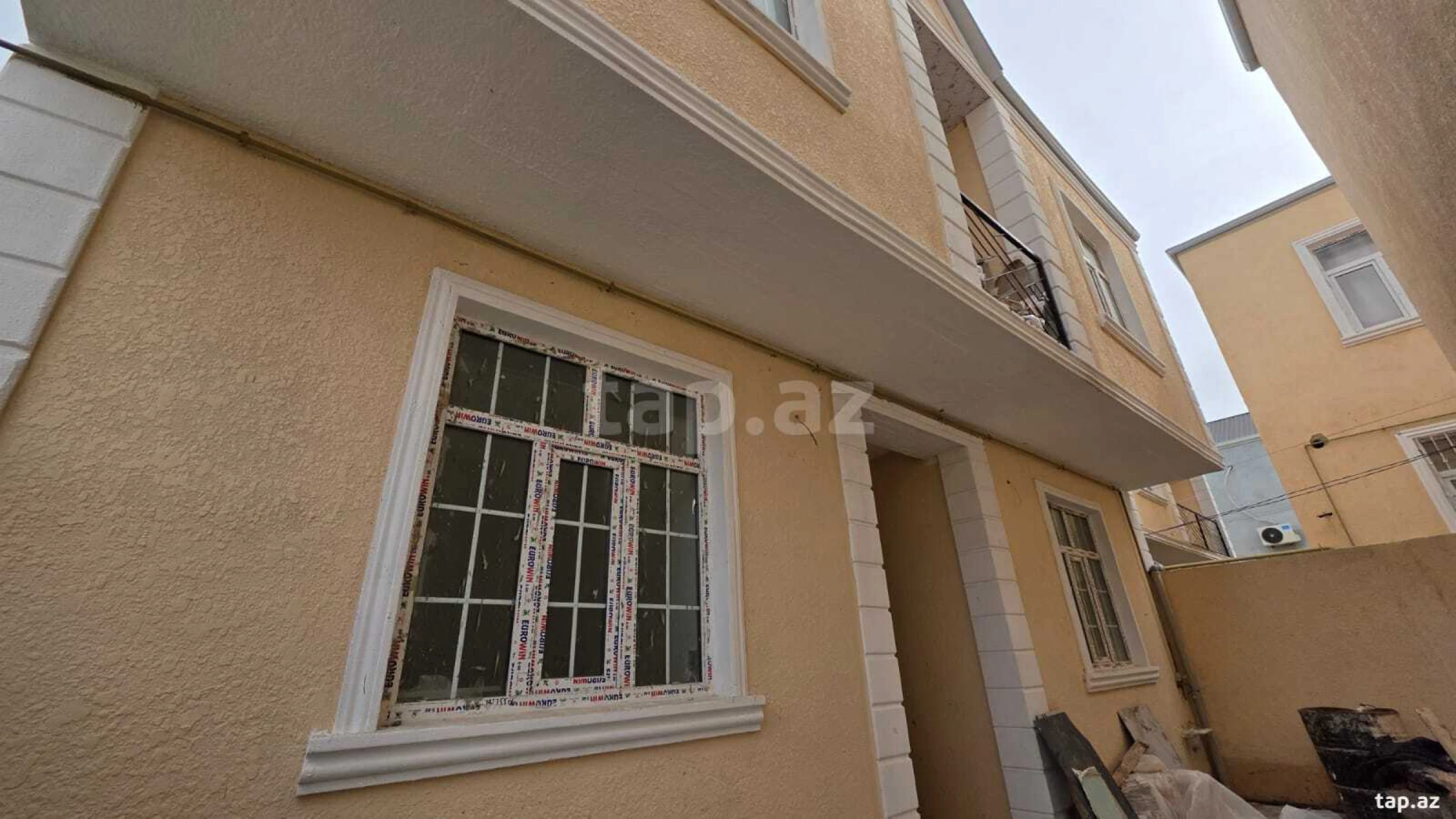 Satılır 4 otaqlı həyət evi