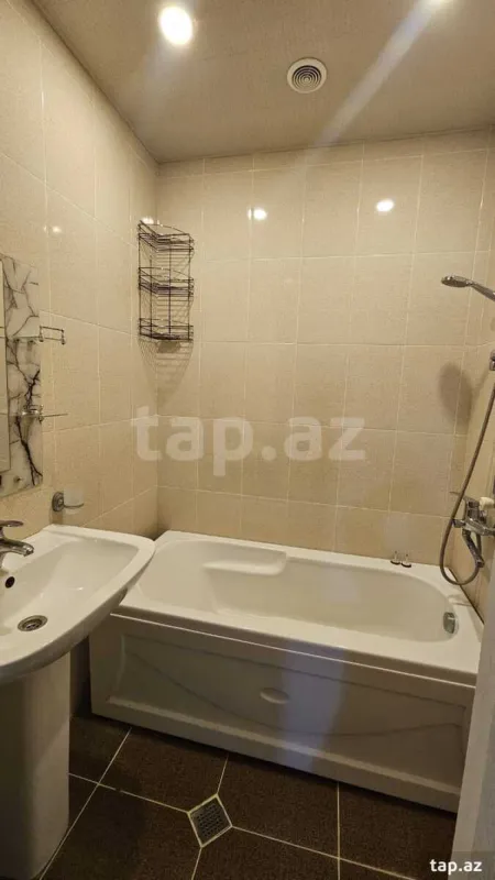 Kirayə verilir 3 otaqlı yeni tikili 75 m²