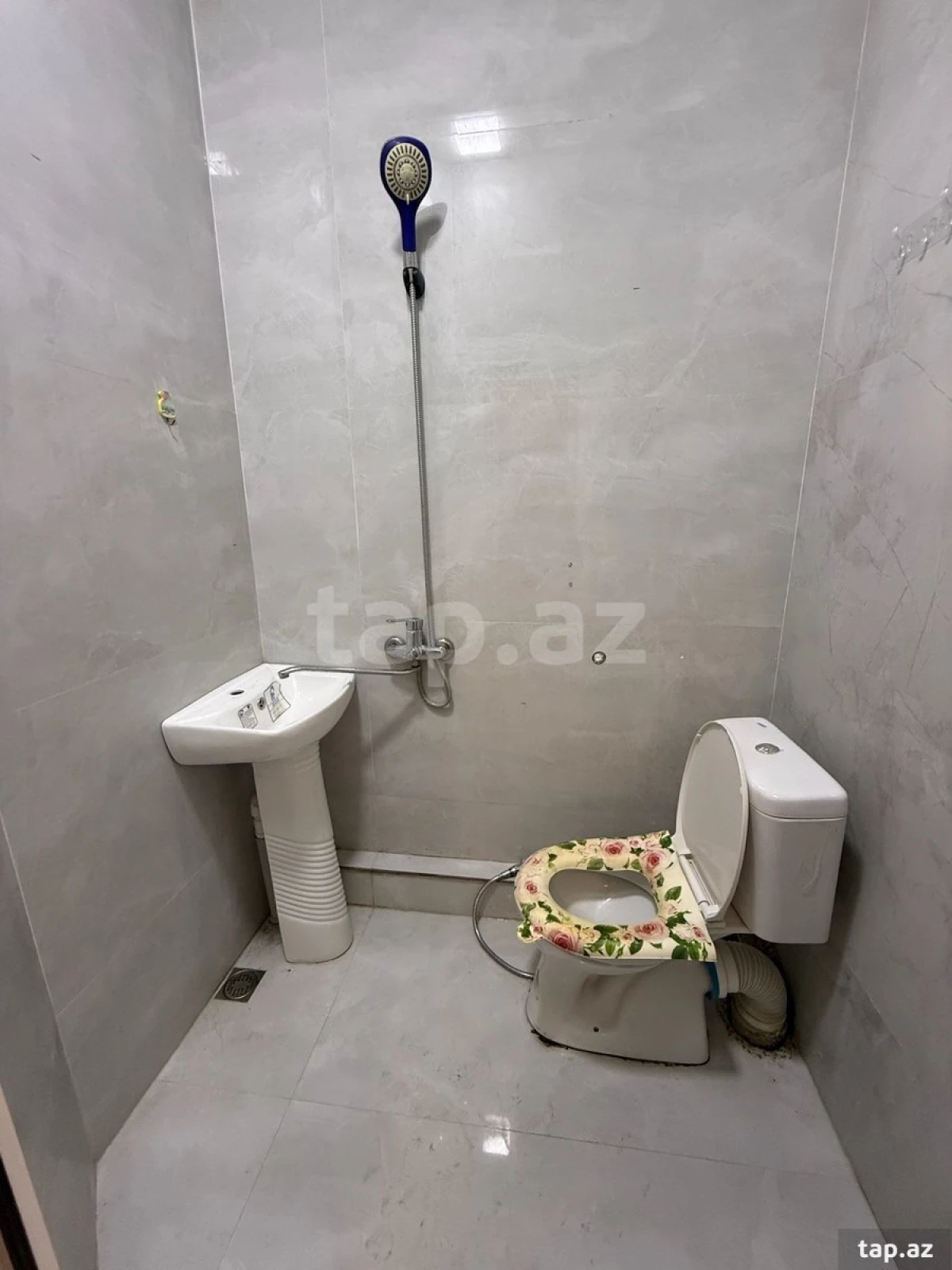 Kirayə verilir 3 otaqlı həyət evi