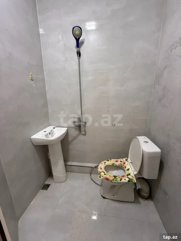 Kirayə verilir 3 otaqlı həyət evi