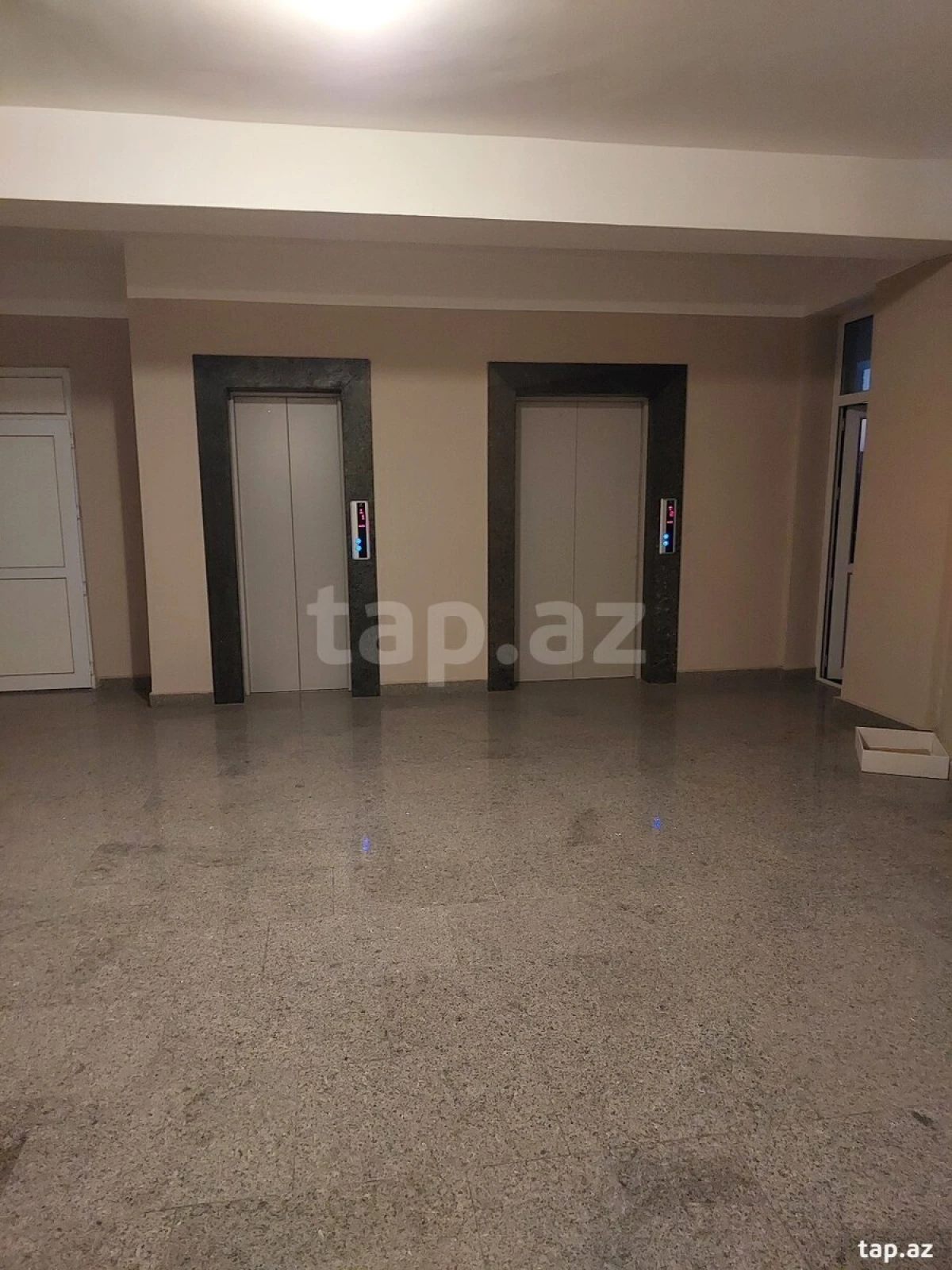 Kirayə verilir 2 otaqlı yeni tikili 113 m²
