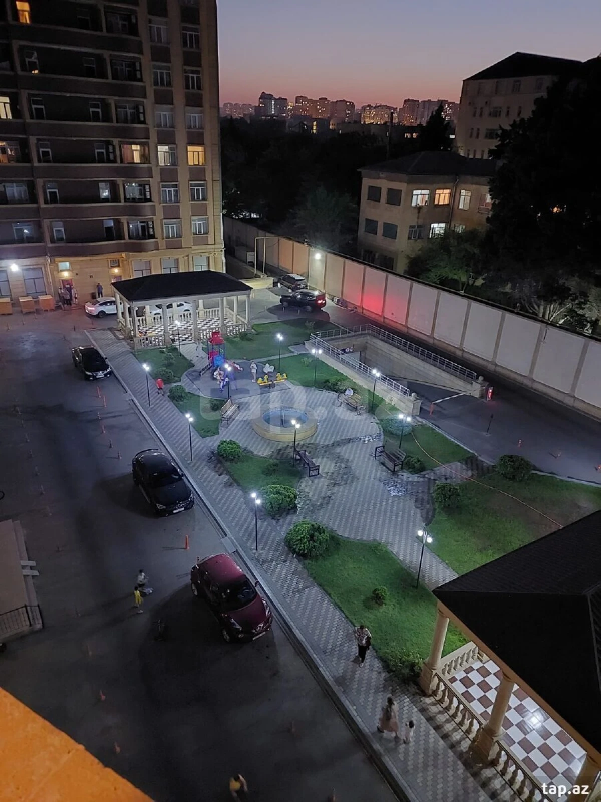 Kirayə verilir 2 otaqlı yeni tikili 113 m²