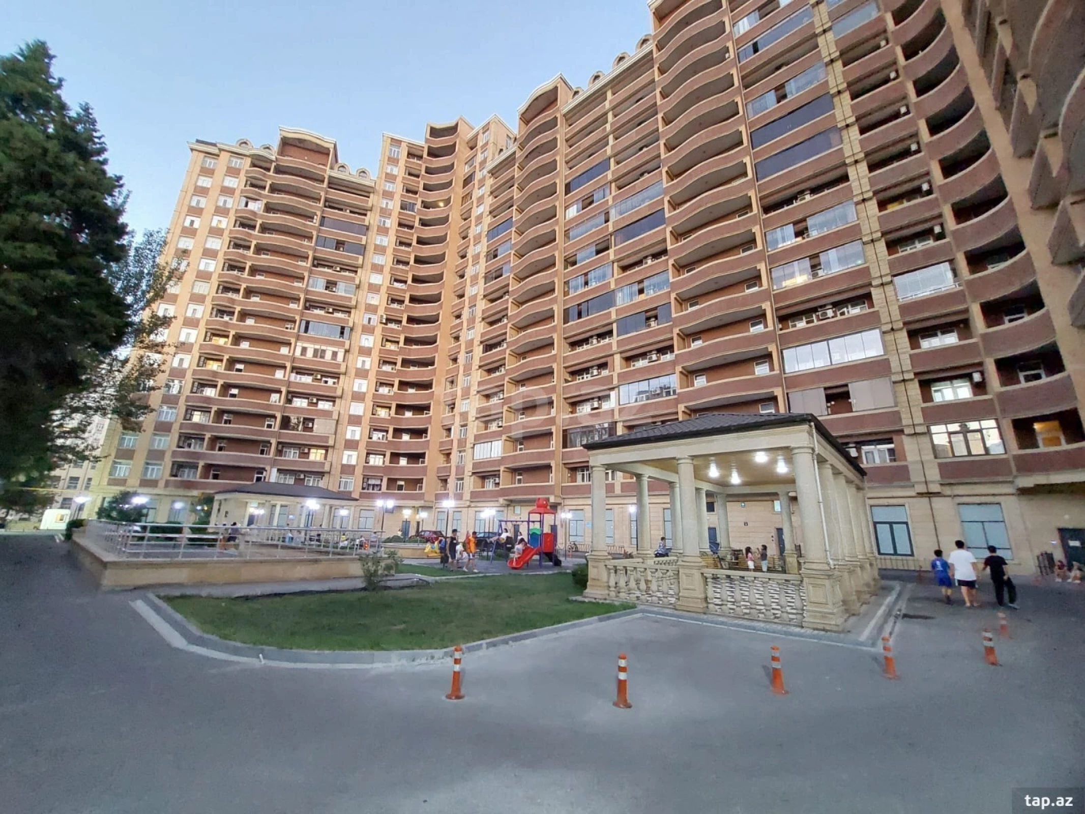 Kirayə verilir 2 otaqlı yeni tikili 113 m²