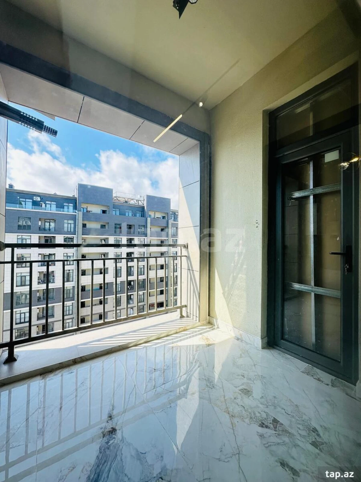 Satılır 2 otaqlı yeni tikili 56 m²