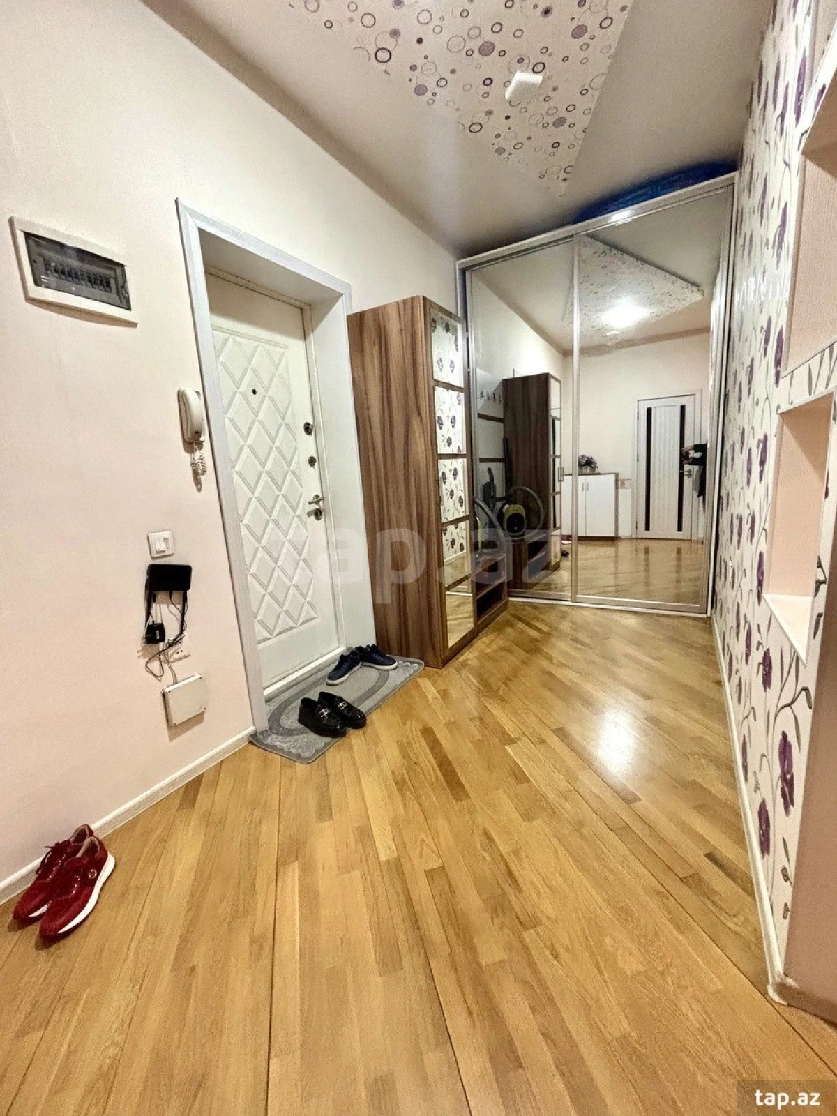 Kirayə verilir 2 otaqlı yeni tikili 70 m²