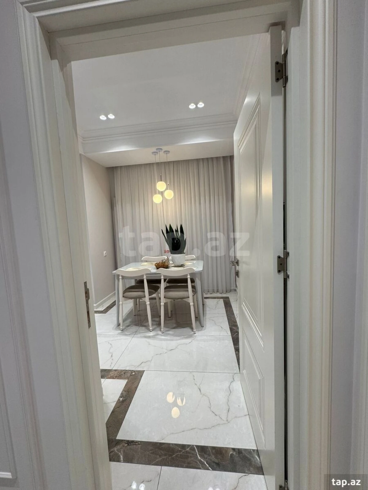 Kirayə verilir 2 otaqlı yeni tikili 80 m²