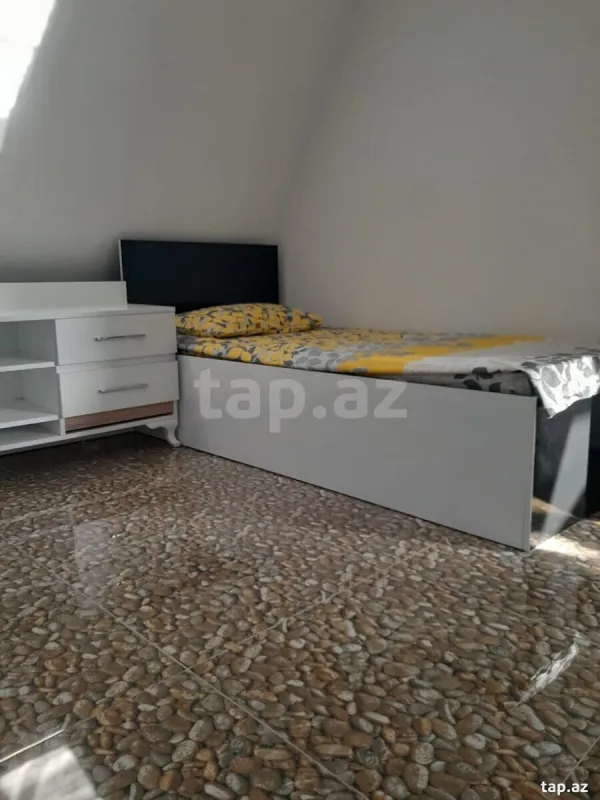 Kirayə verilir 3 otaqlı həyət evi