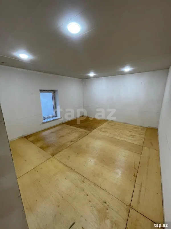 Satılır 8 otaqlı həyət evi