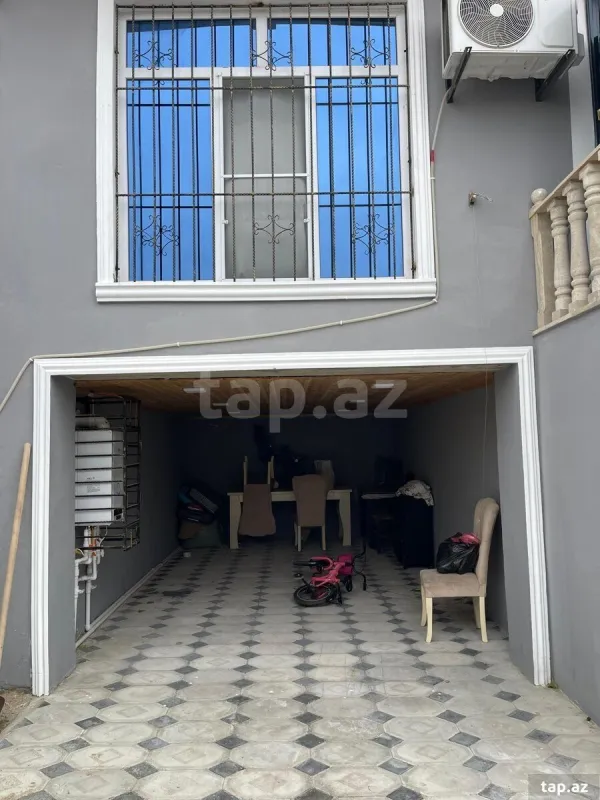 Satılır 8 otaqlı həyət evi