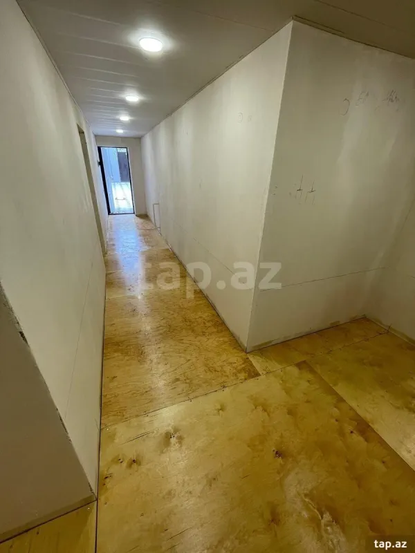 Satılır 8 otaqlı həyət evi