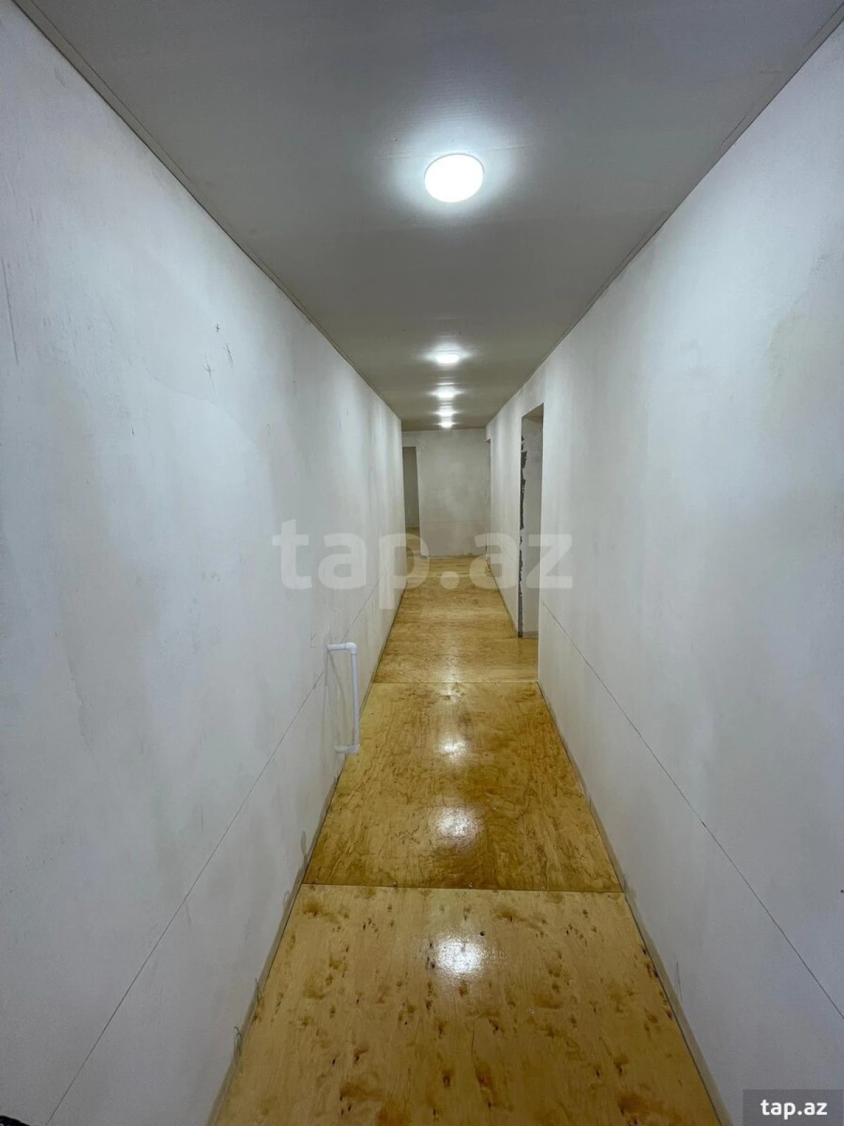 Satılır 8 otaqlı həyət evi