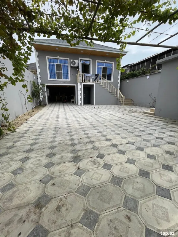Satılır 8 otaqlı həyət evi