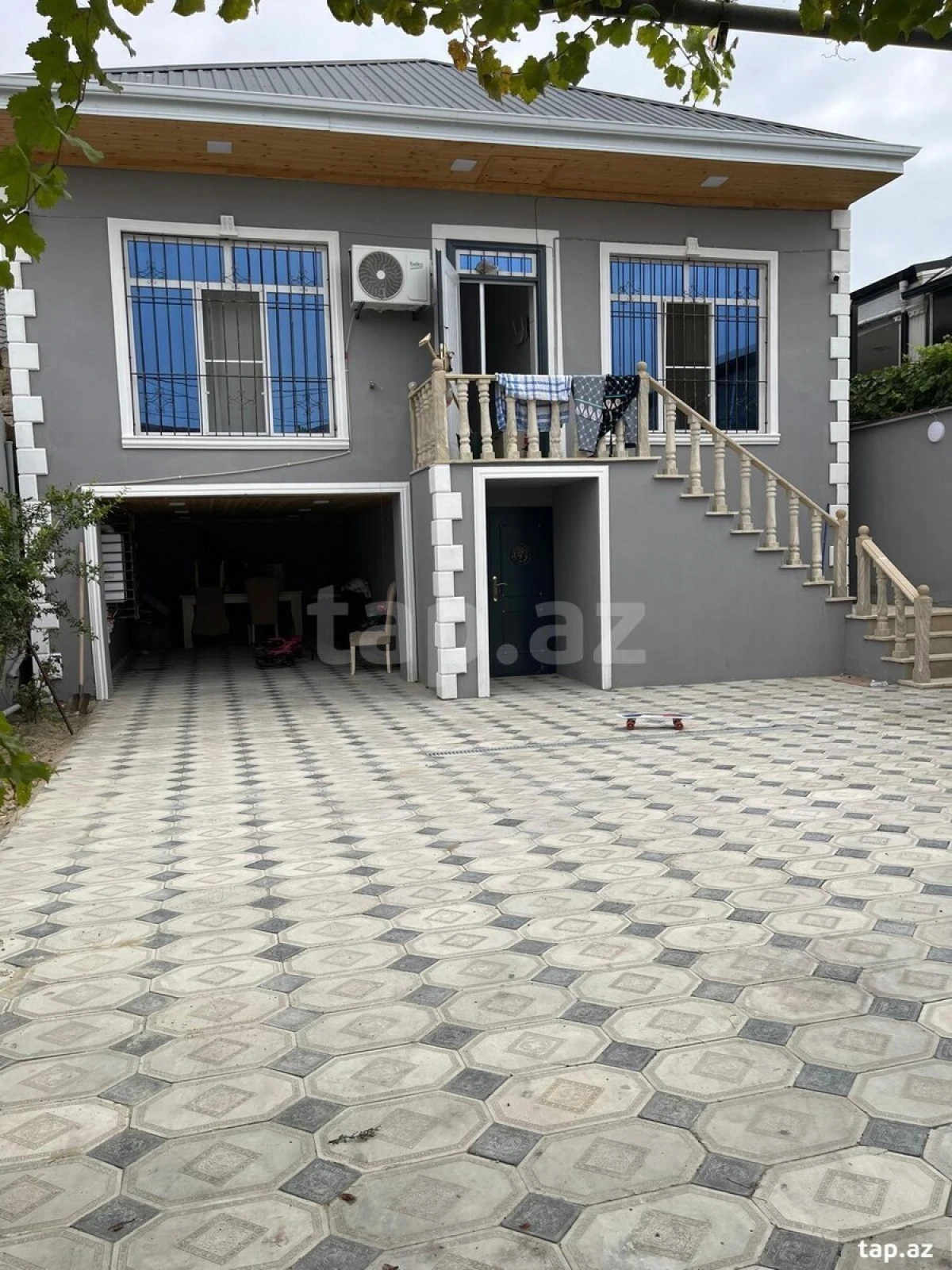 Satılır 8 otaqlı həyət evi