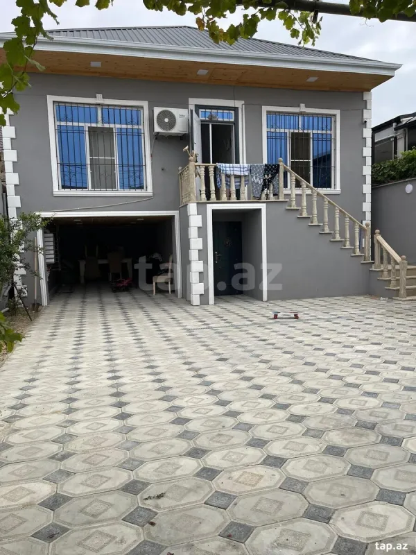 Satılır 8 otaqlı həyət evi