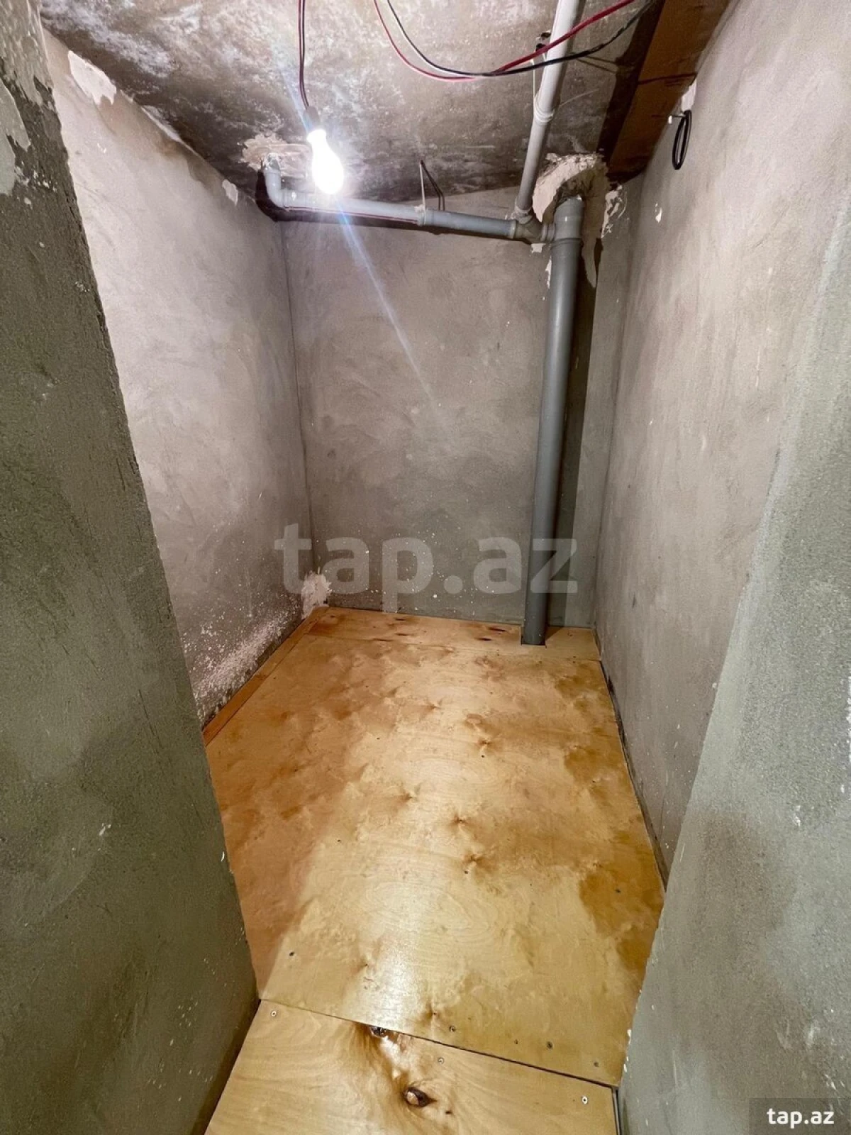 Satılır 8 otaqlı həyət evi