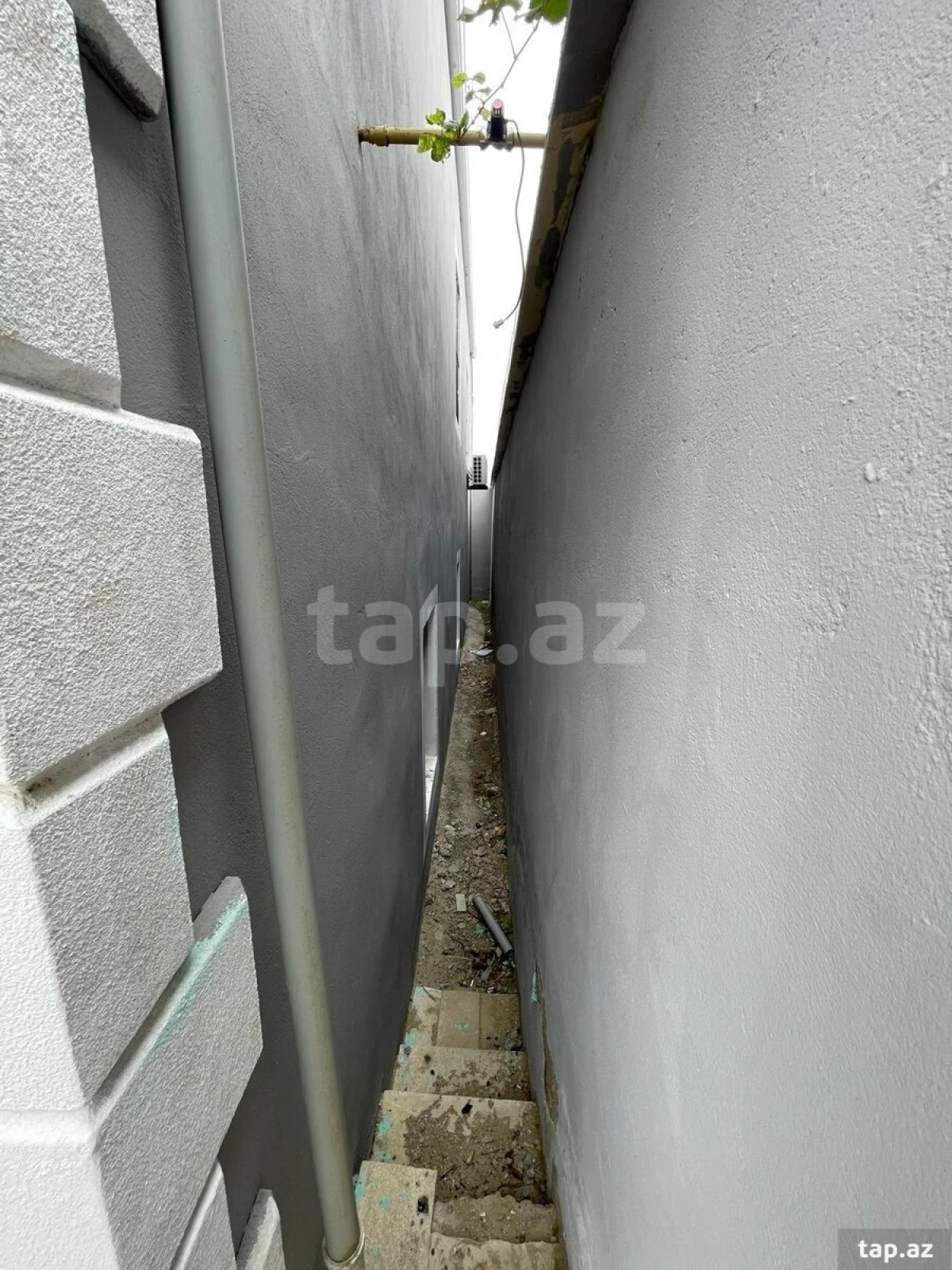 Satılır 8 otaqlı həyət evi