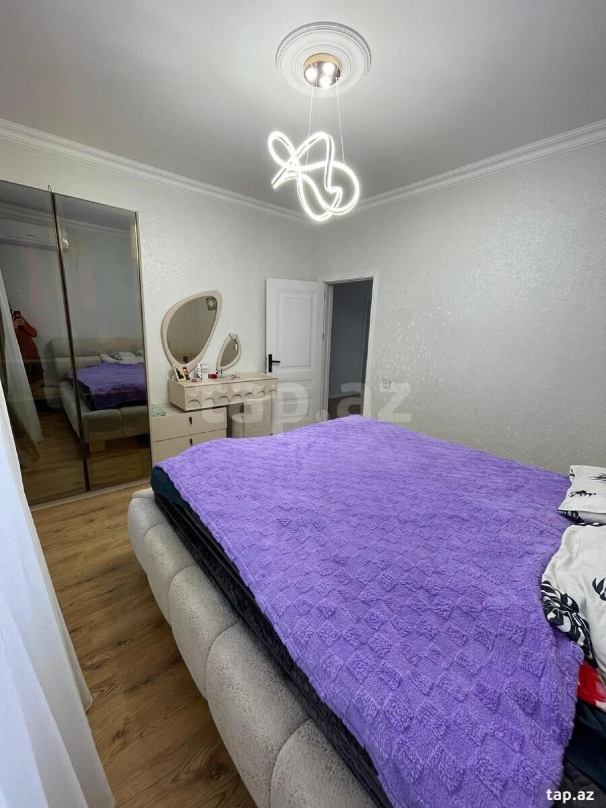 Satılır 8 otaqlı həyət evi