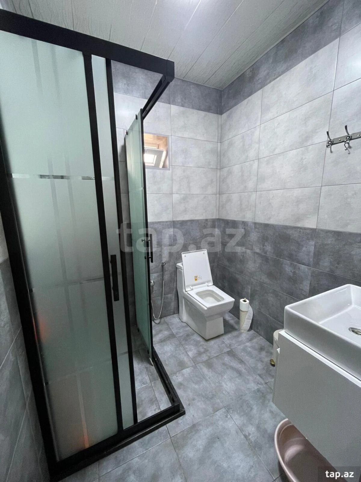 Satılır 8 otaqlı həyət evi