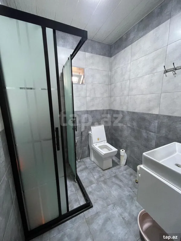 Satılır 8 otaqlı həyət evi