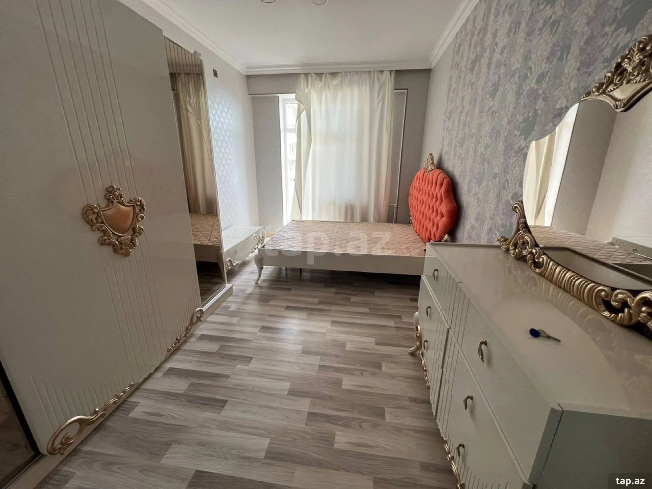 Kirayə verilir 2 otaqlı yeni tikili 70 m²