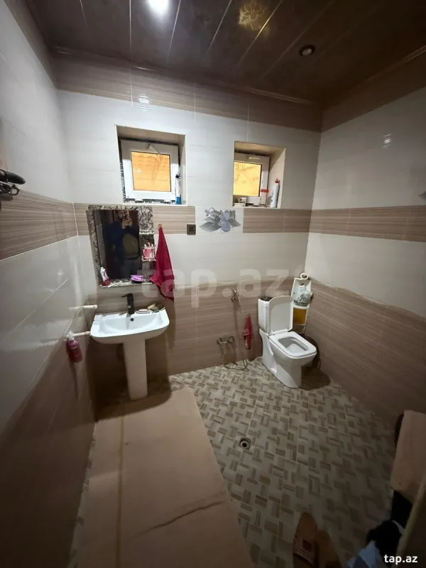 Satılır 6 otaqlı həyət evi