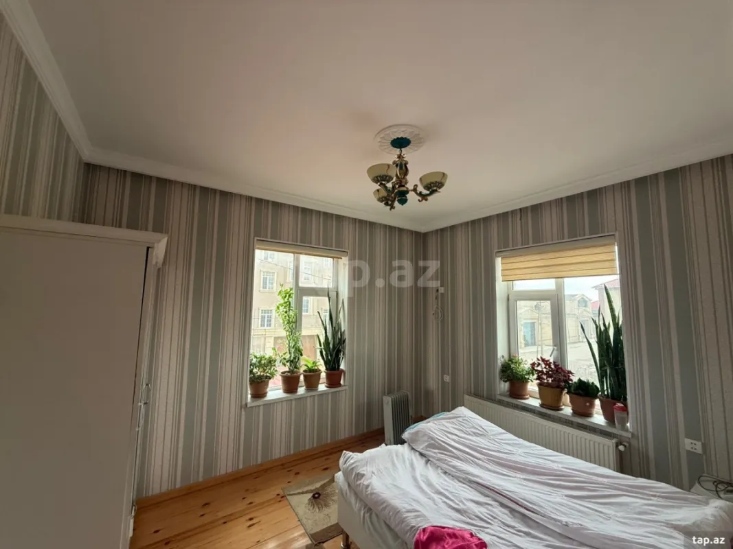 Satılır 6 otaqlı həyət evi