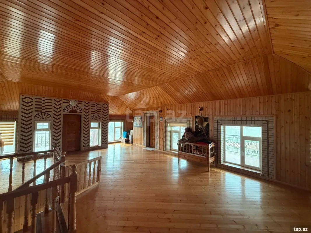 Satılır 6 otaqlı həyət evi