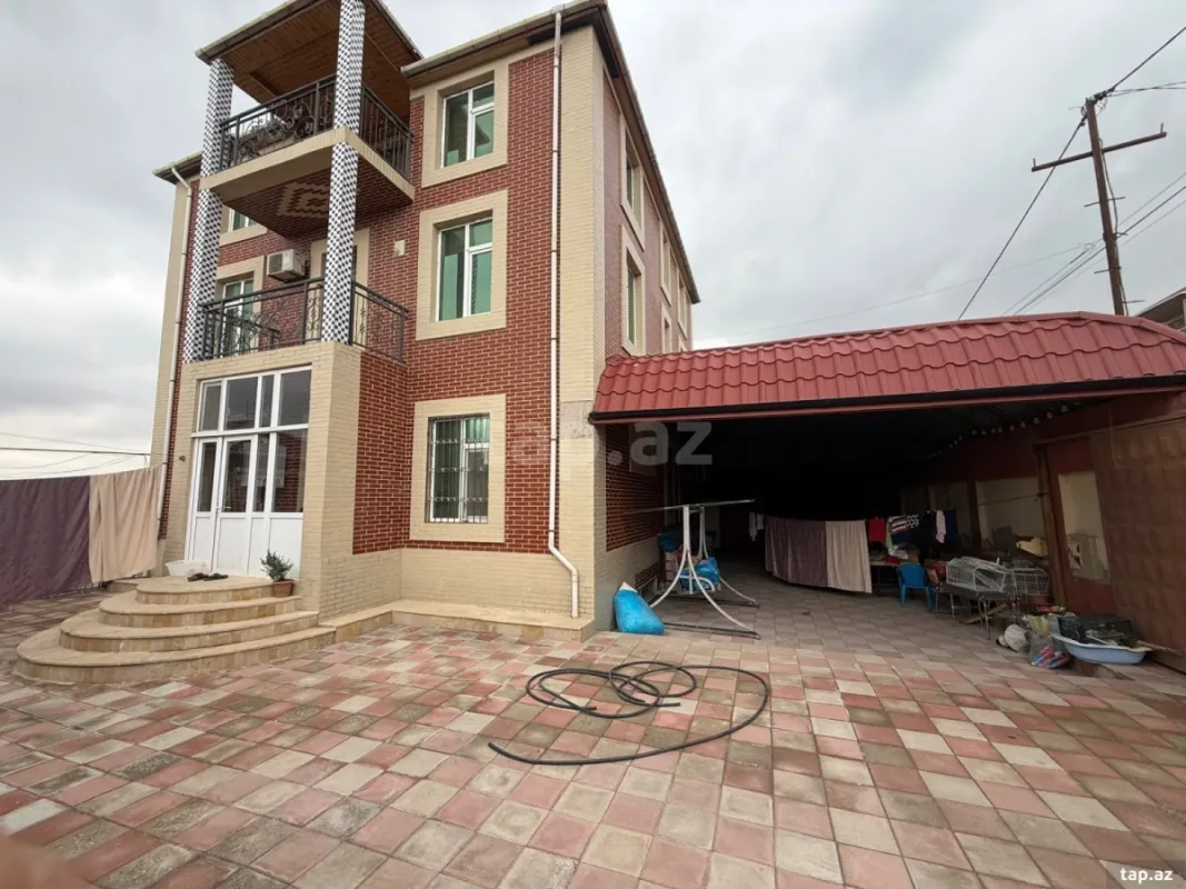 Satılır 6 otaqlı həyət evi