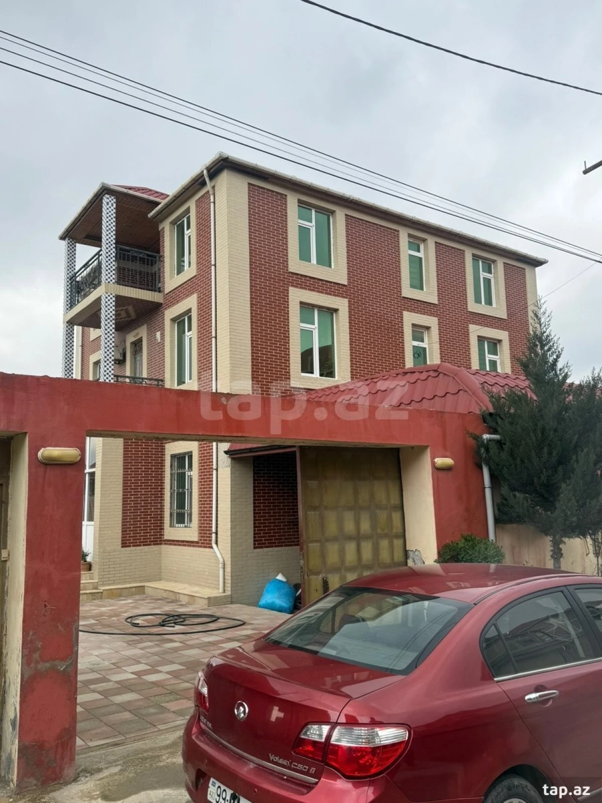 Satılır 6 otaqlı həyət evi