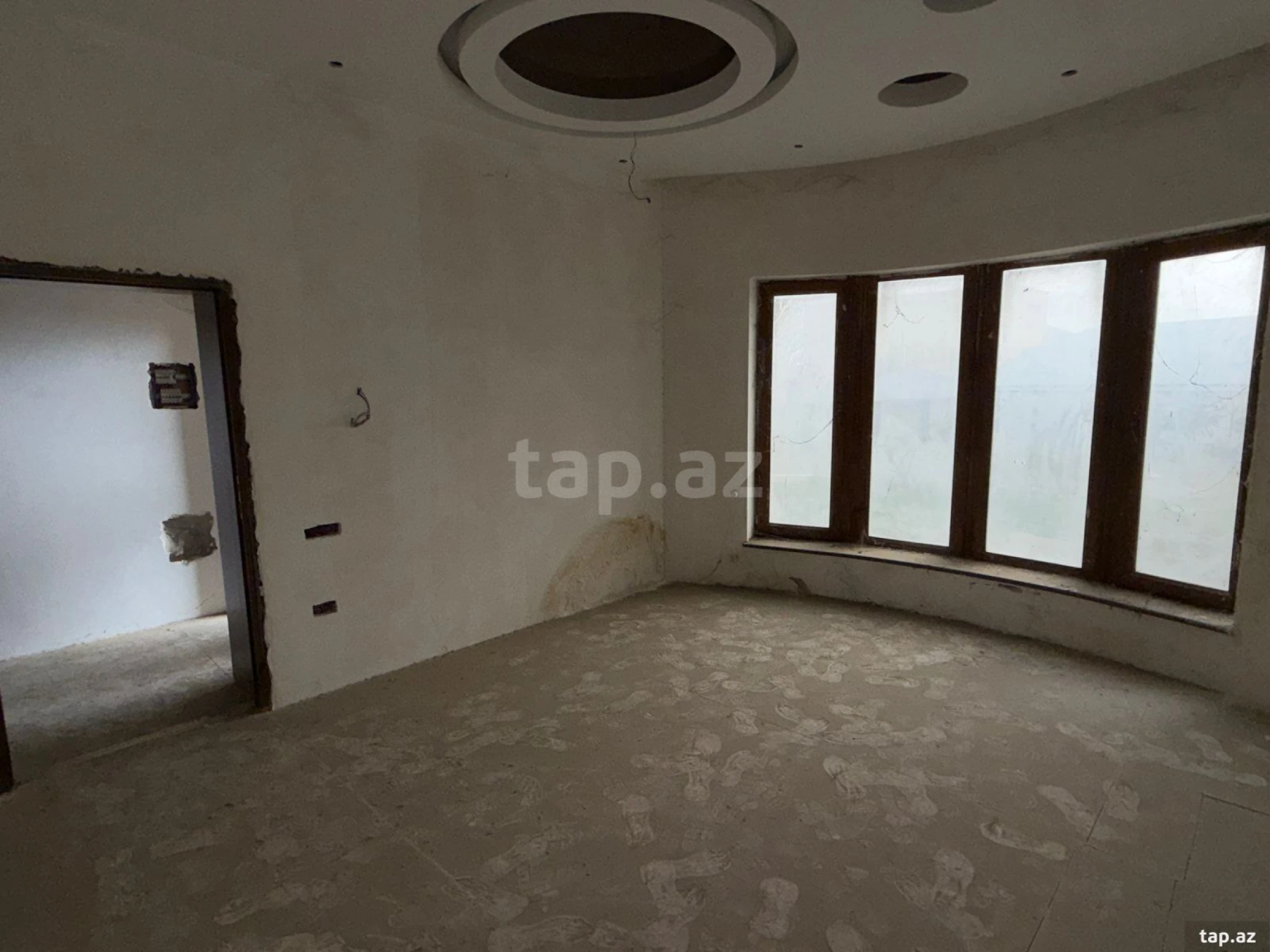 Satılır 6 otaqlı həyət evi