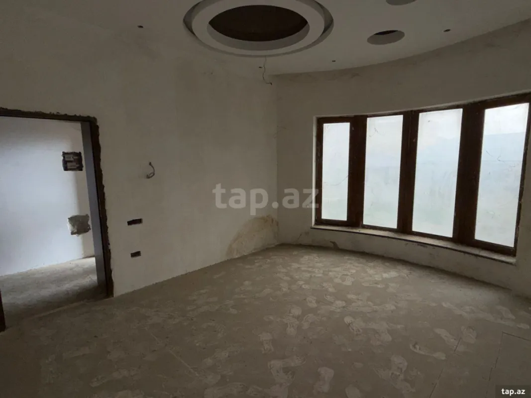 Satılır 6 otaqlı həyət evi