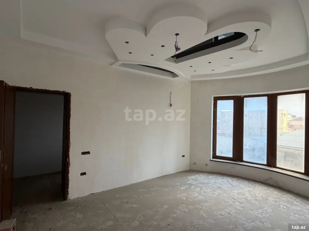 Satılır 6 otaqlı həyət evi
