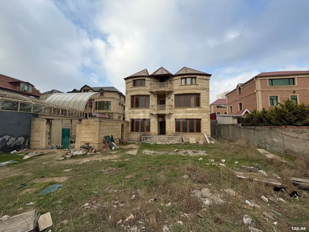 Satılır 6 otaqlı həyət evi